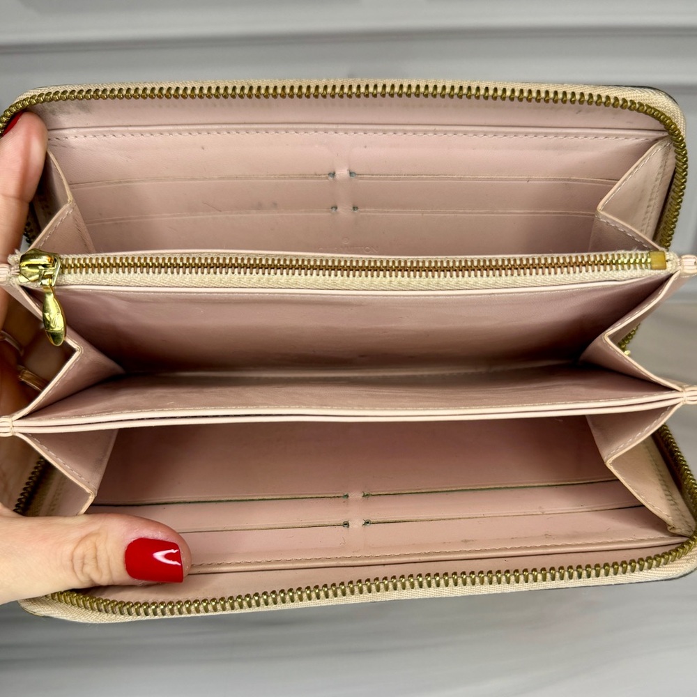 Louis Vuitton Vernis Cream Patent Leather Long Zip Wallet | Authentic - Picture 11 of 15